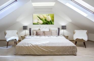 Dormitorio en el ático - ideas para organizar una habitación con techo inclinado