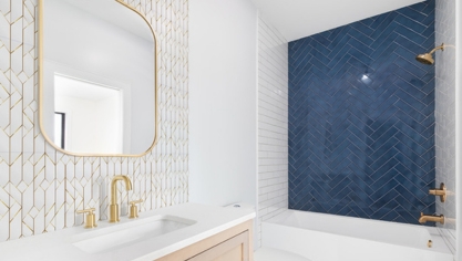 ¿Cómo elegir azulejos para un cuarto de baño pequeño? 5 consejos prácticos